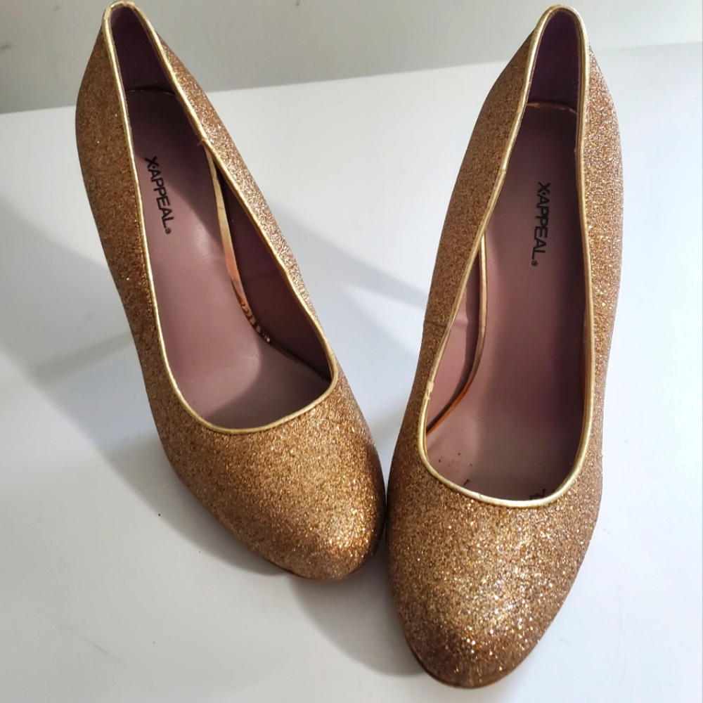 Xappeal women's size 8 gold glitter high-heeled shoes, great shape worn once.